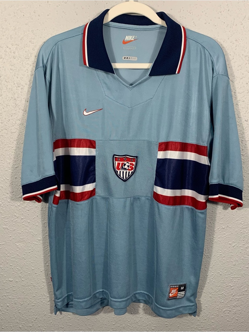 Nike USA Soccer Men’s National Soccer Team 95-97 Jersey size M made in USA.